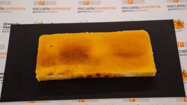 Torró de crema de la pastisseria Turull de Terrassa. Foto: GALA ESPÍN