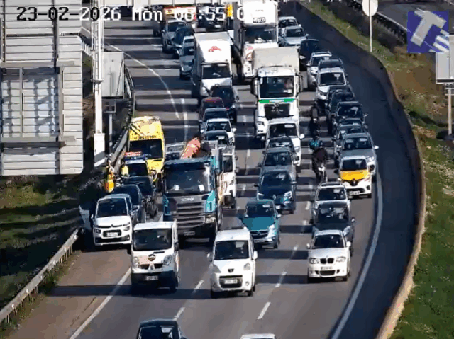 A la C-58 entre Terrassa i Sant Quirze del Vallès en sentit Barcelona per un accident que ocupa el voral.